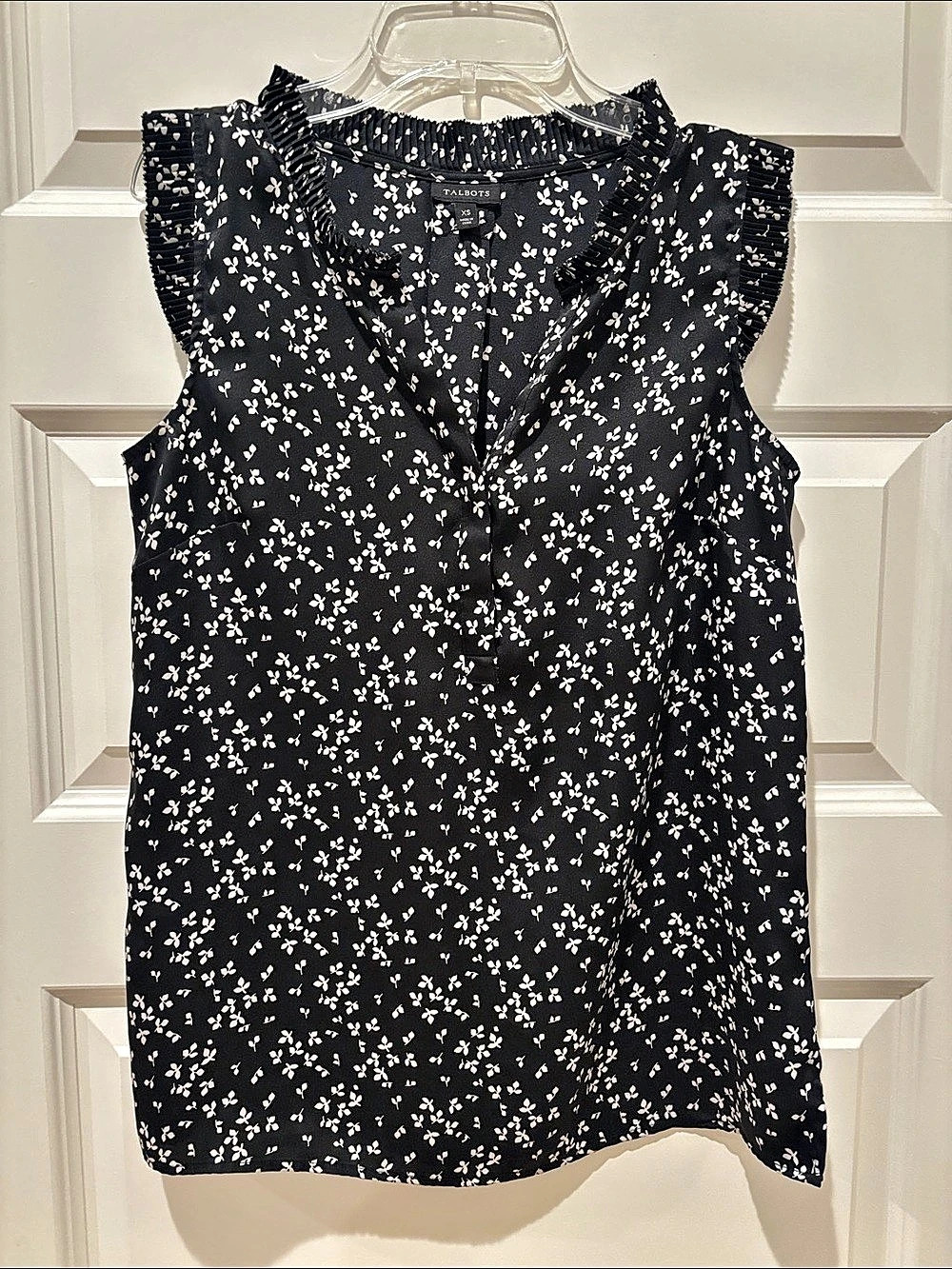 Talbots Floral Ruffle Sleeve Blouse in Black & White Size XS